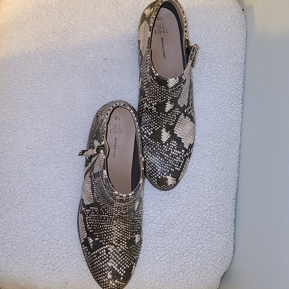 Snake Print Booties - Picture 2 of 5